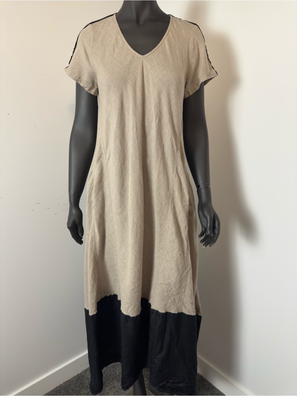 Lu.el Linen Silk Beige and Black V-Neck Maxi Dress - Women